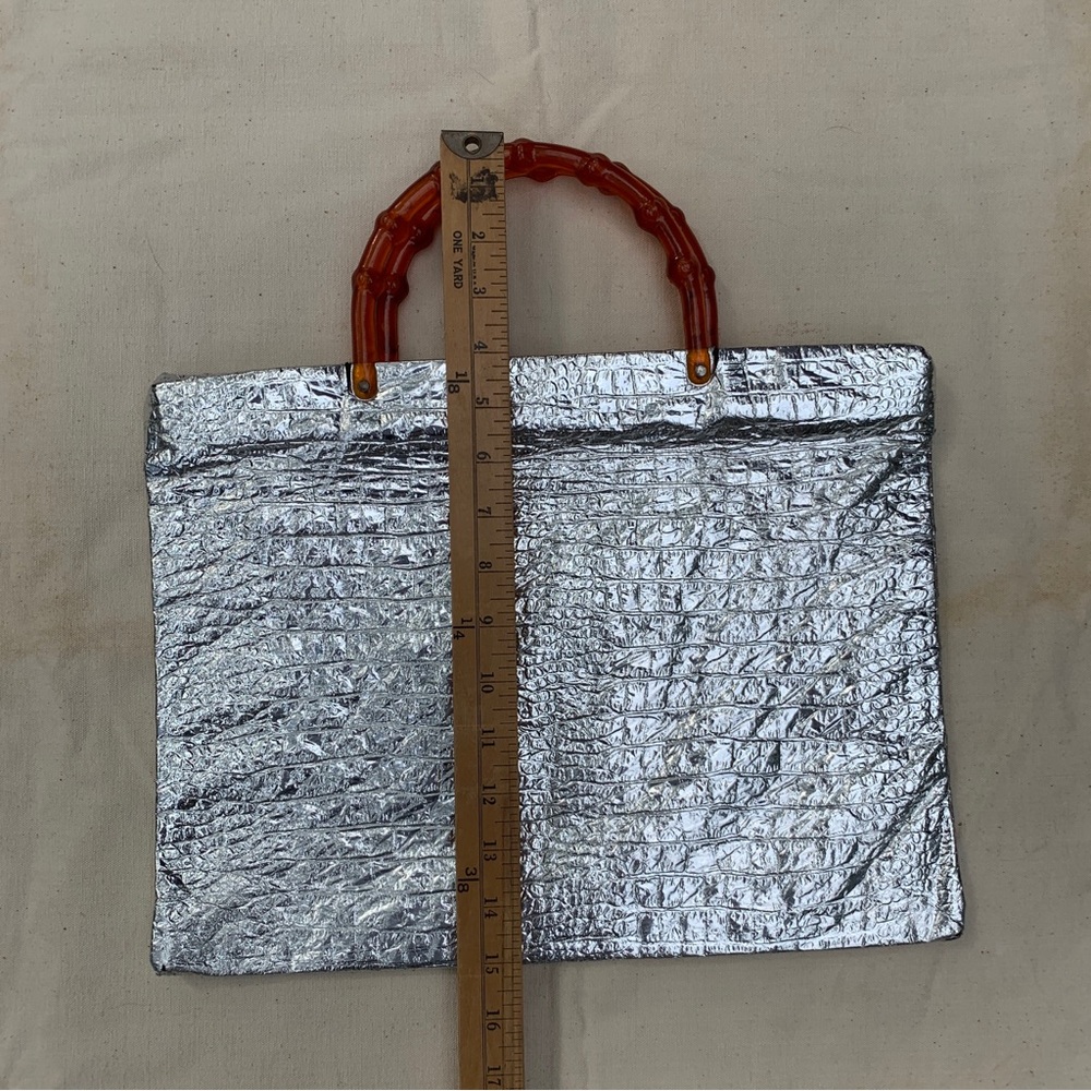 Vintage 1960s metallic silver tote bag with lucite bamboo style handles - Picture 9 of 10
